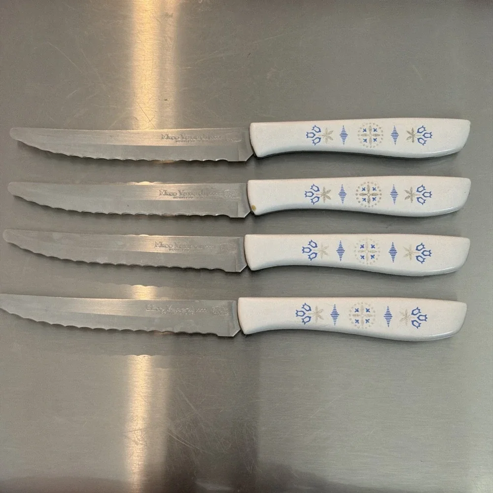 Set Of 4 Vtg Ecko Vanadium Blue Dutch Tulip Serrated Steak Knives Stainless USA